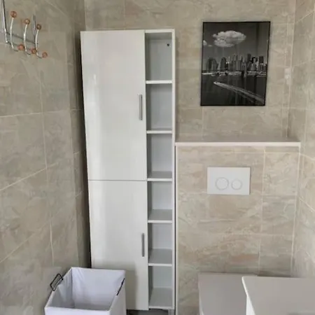 T2 Climatise + Parking 500 M Plage/centre Apartment