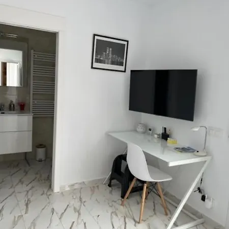 Apartment T2 Climatise + Parking 500 M Plage/centre *