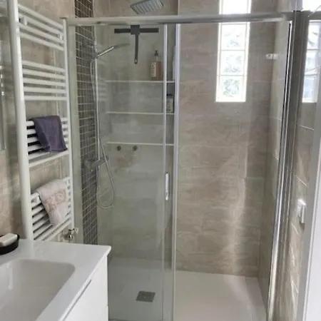 T2 Climatise + Parking 500 M Plage/centre Apartment