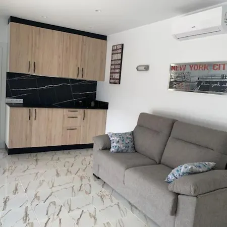 T2 Climatise + Parking 500 M Plage/centre Apartment *