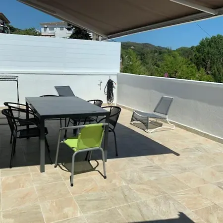 T2 Climatise + Parking 500 M Plage/centre Apartment