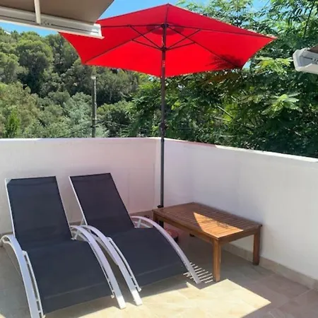 T2 Climatise + Parking 500 M Plage/centre Apartment *
